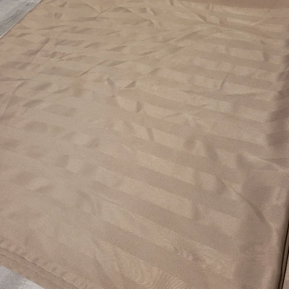 Large Tablecloth - Picture 3 of 3